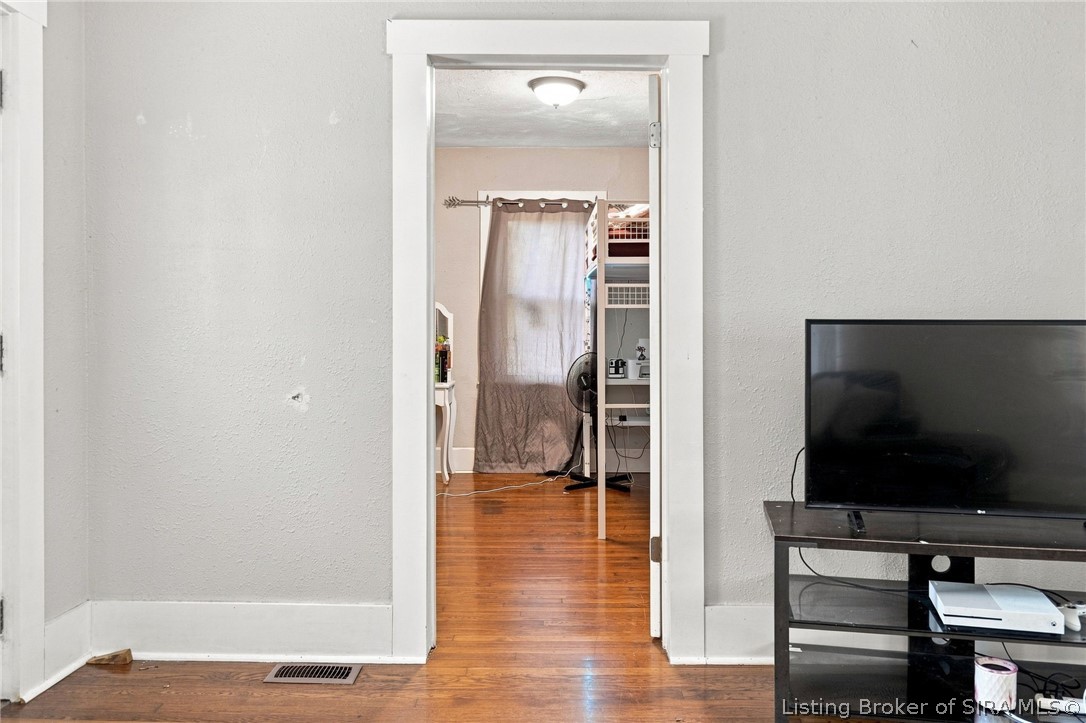 10805 Highway 135 Ne Property Photo 12