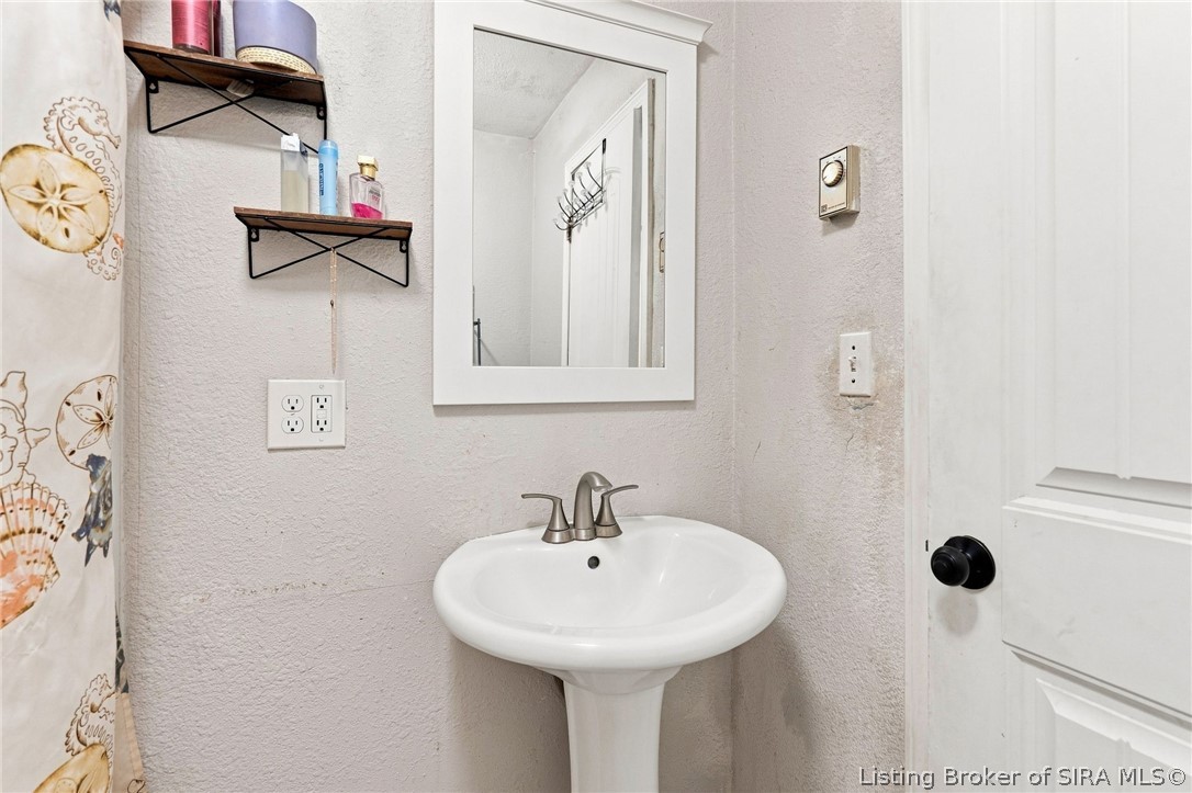 10805 Highway 135 Ne Property Photo 16