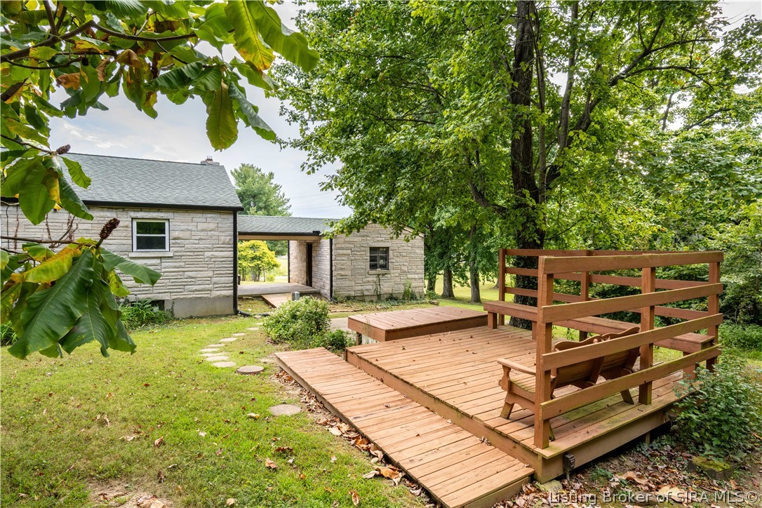1812 Crestview Drive Property Photo 3