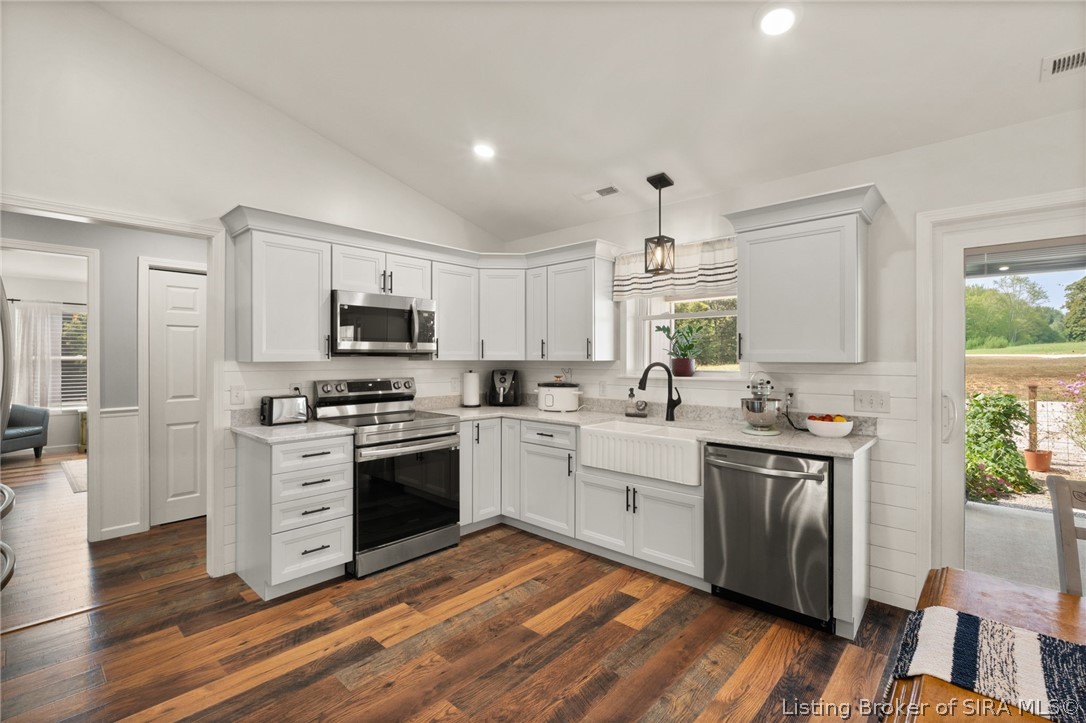 7655 Navilleton Road Property Photo 19