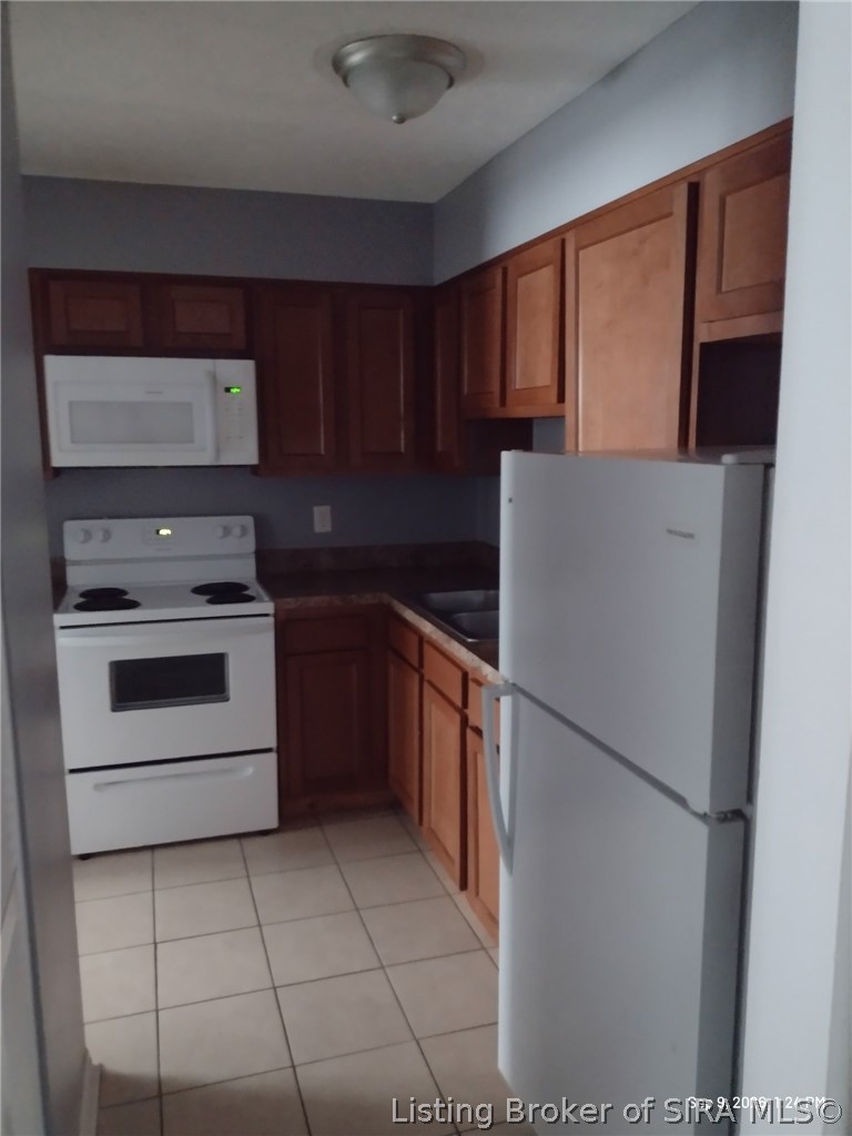 270 N School Street Property Photo 4