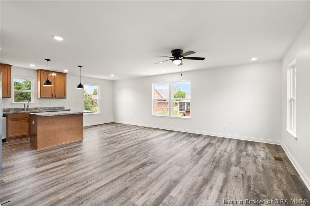 6409 Sunset Loop Property Photo 3