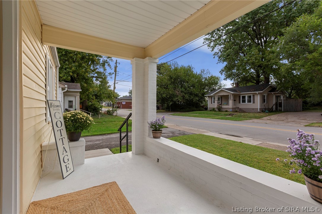 634 E 8th Street Property Photo 2