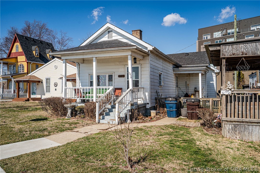 427/429 E Riverside Drive Property Photo 2