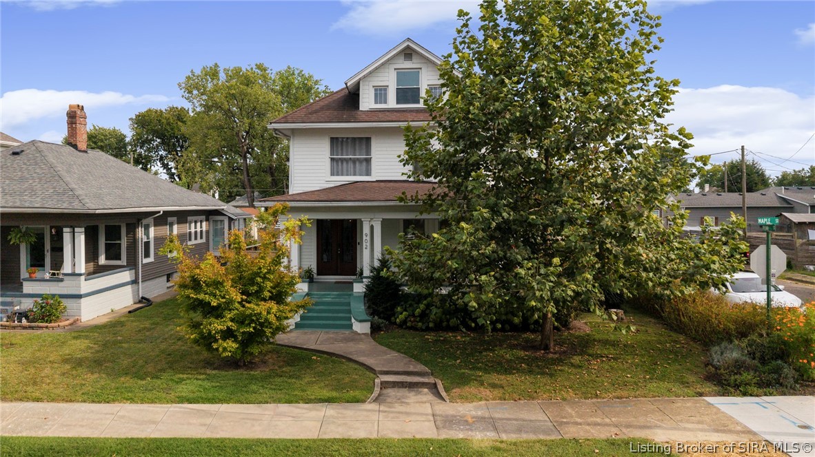 902 E Maple Street Property Photo 1