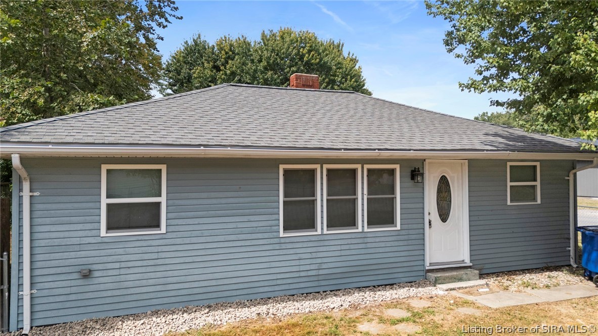 1090 N Mann Avenue Property Photo 2