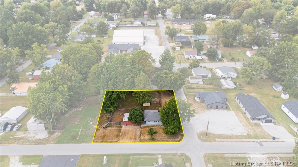 1090 N Mann Avenue Property Photo 3