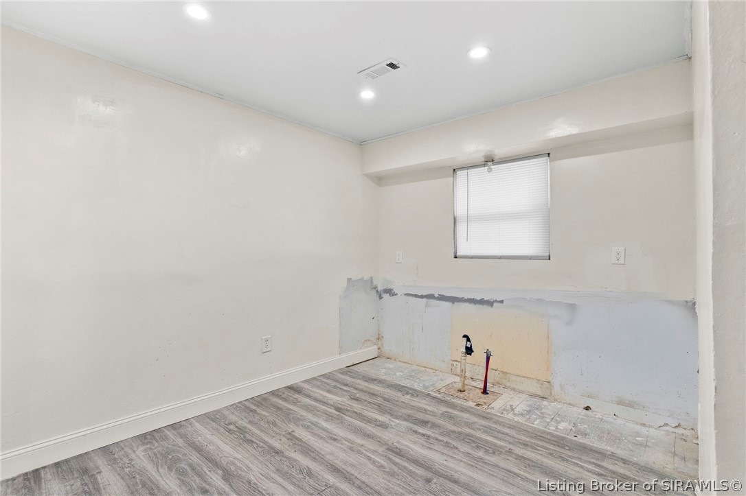 1090 N Mann Avenue Property Photo 17