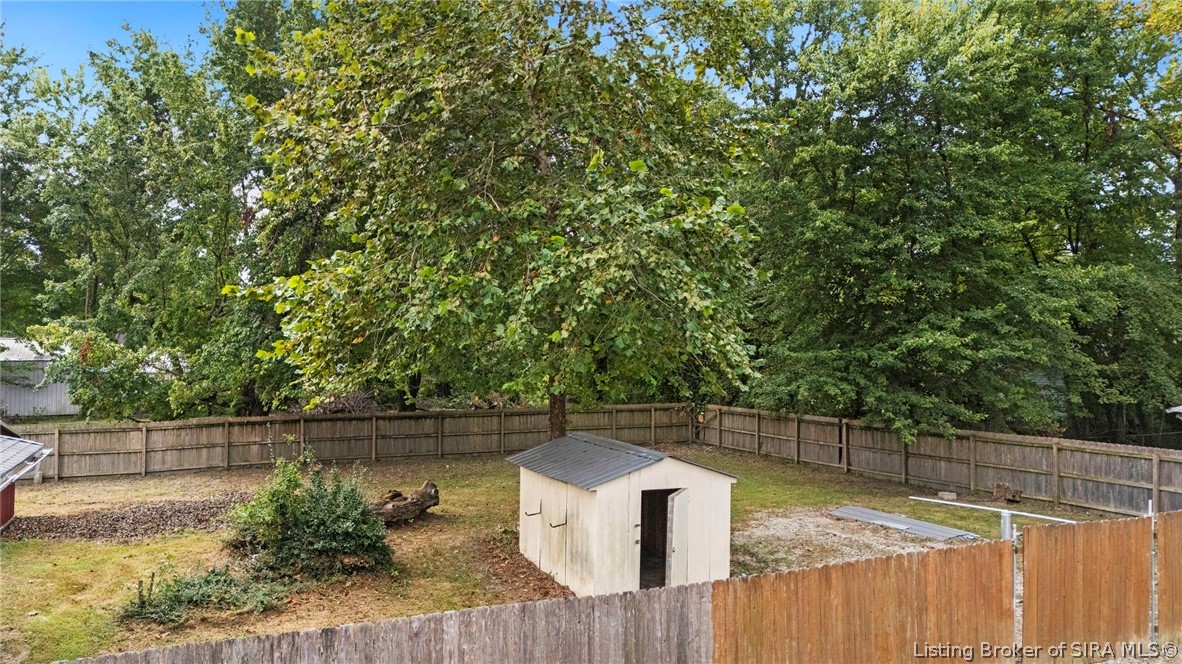 1090 N Mann Avenue Property Photo 21