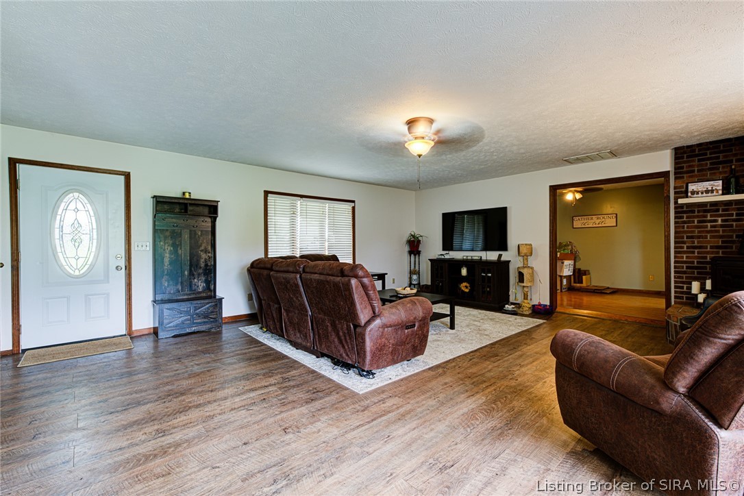 235 E Schafer Lane Property Photo 4