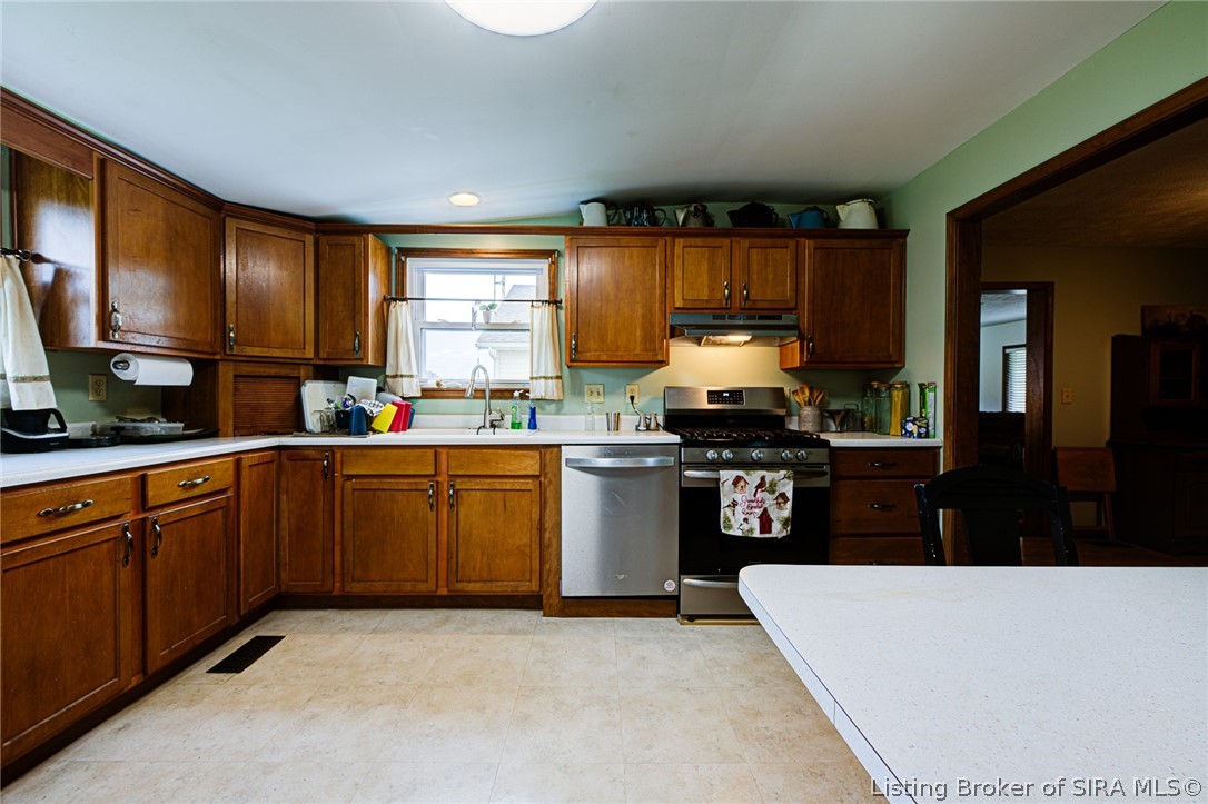 235 E Schafer Lane Property Photo 8
