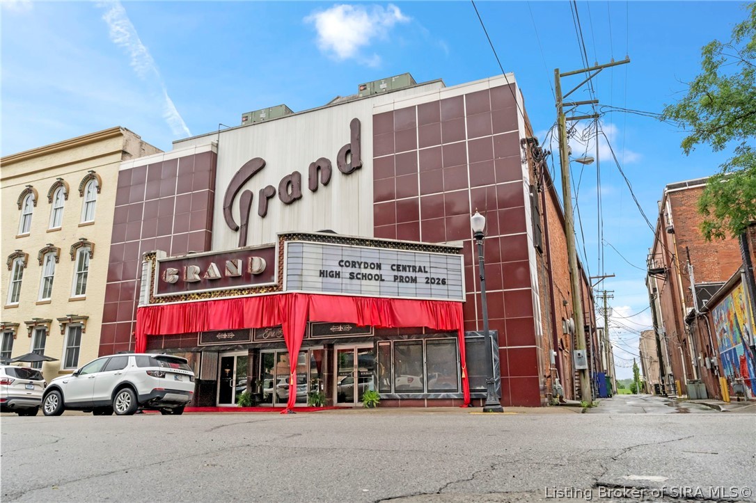 138 E Market Street Property Photo 1