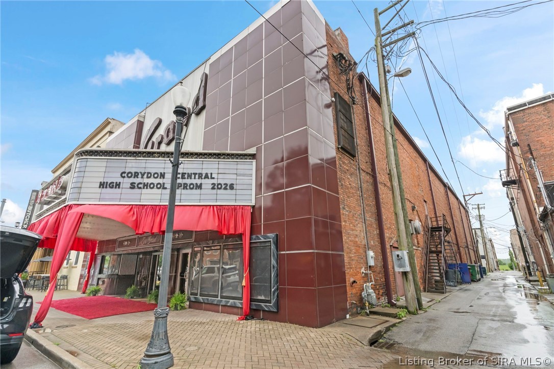 138 E Market Street Property Photo 2