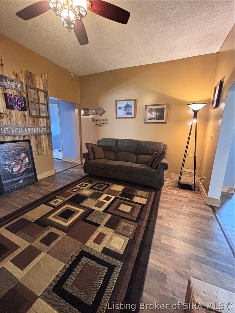 104 N Posey Street Property Photo 30
