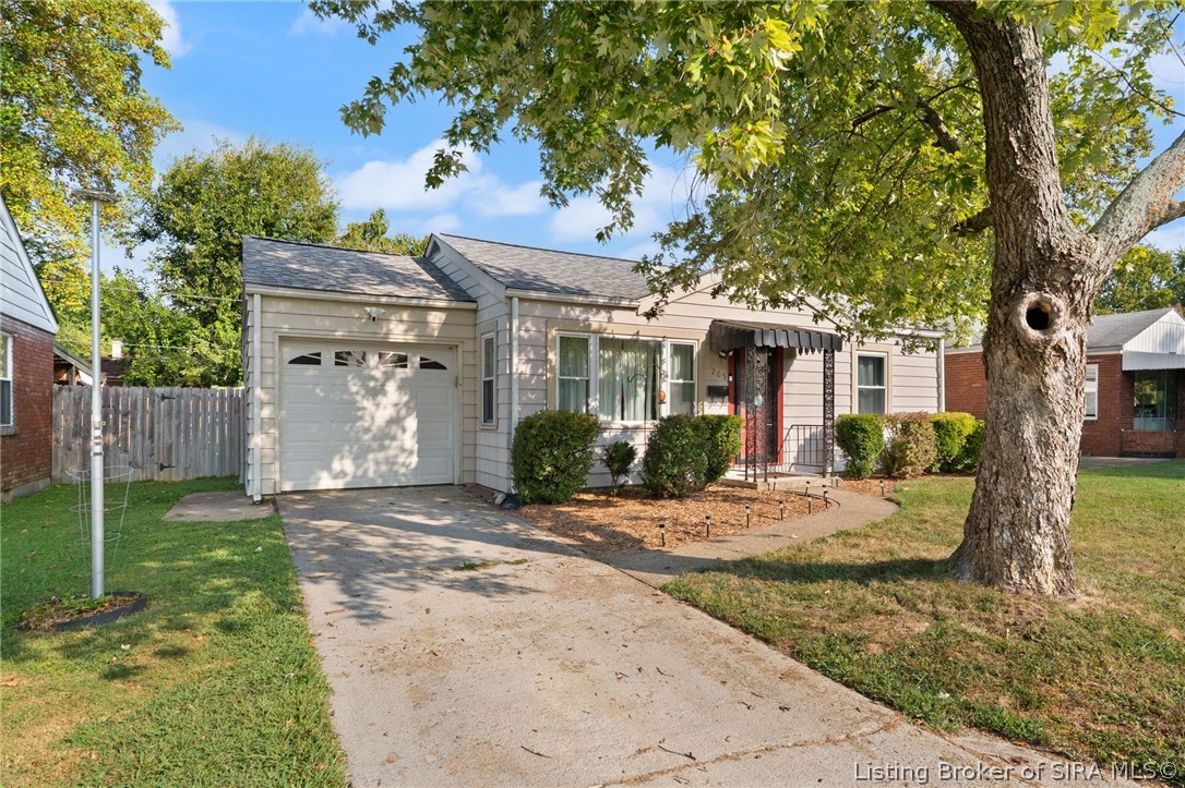 205 E Lewis Street Property Photo 2