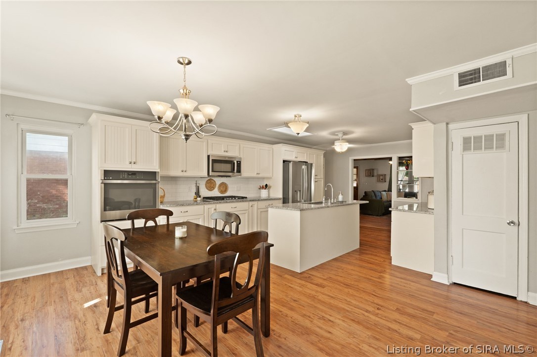 205 E Lewis Street Property Photo 6