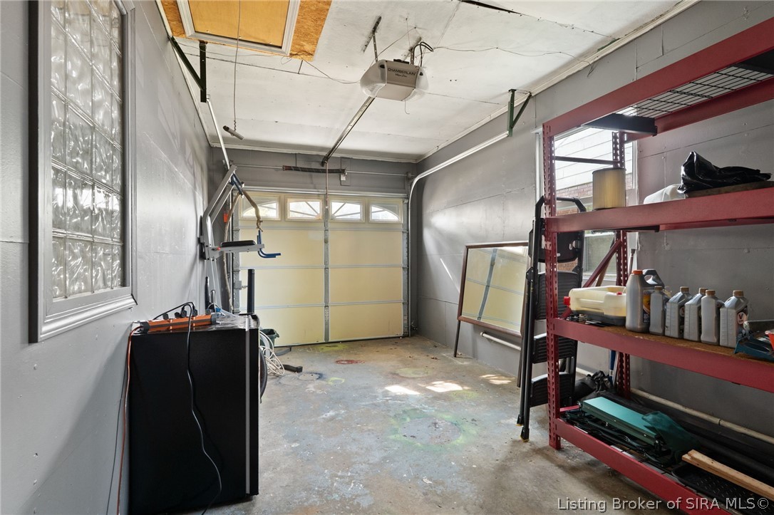 205 E Lewis Street Property Photo 44