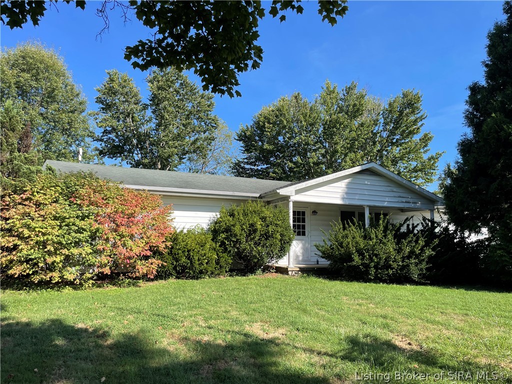 10570 E New London Road Property Photo 1