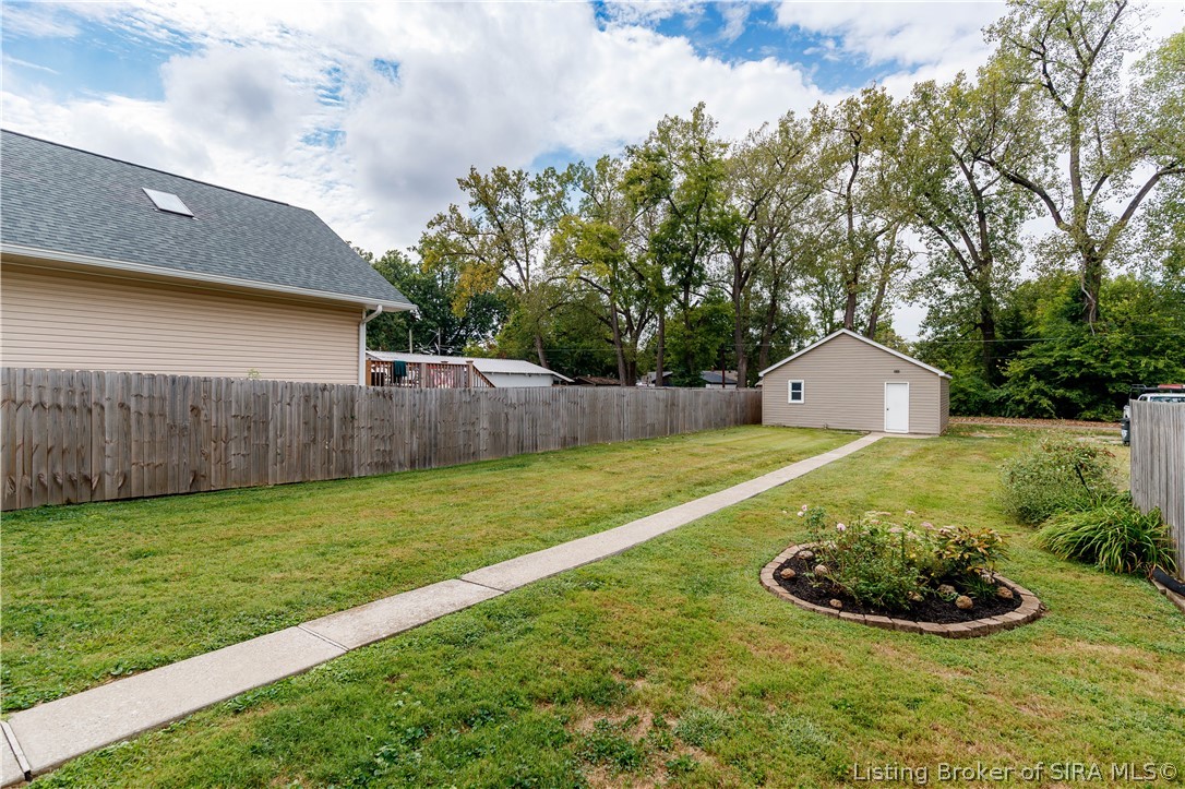 943 E 7th Street Property Photo 5