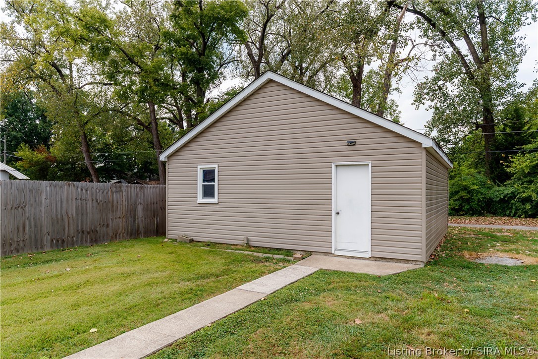 943 E 7th Street Property Photo 8