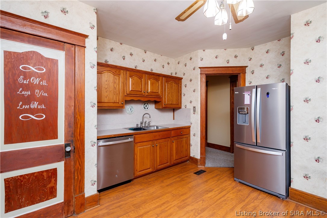 943 E 7th Street Property Photo 34