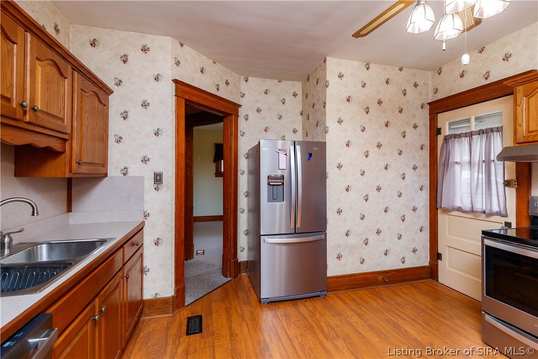 943 E 7th Street Property Photo 39