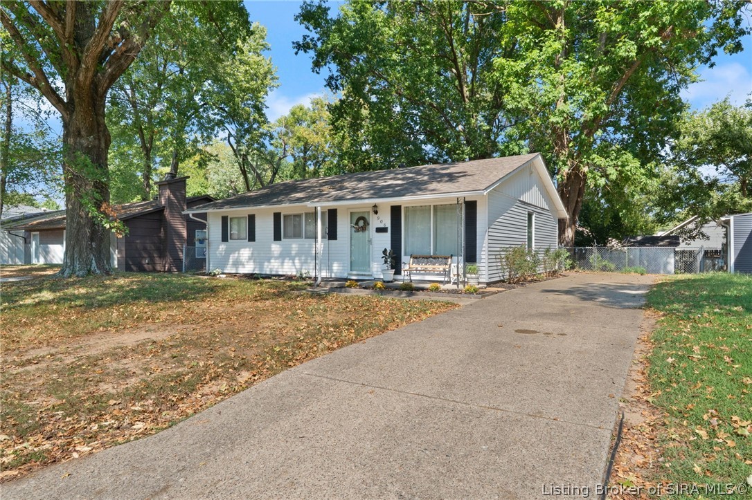 906 Springdale Drive Property Photo 2