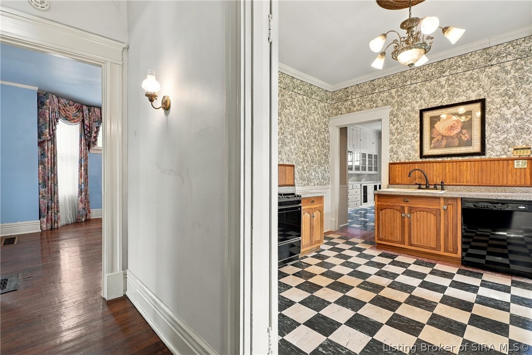 614 N Capitol Avenue Property Photo 14