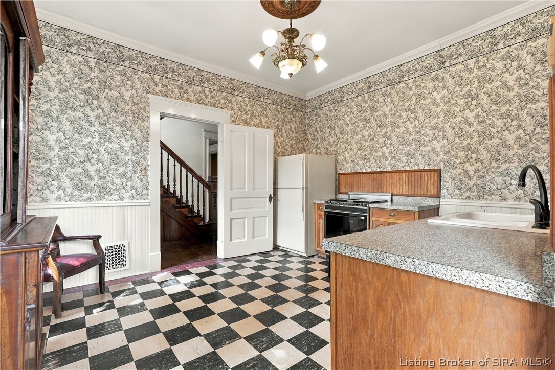 614 N Capitol Avenue Property Photo 16