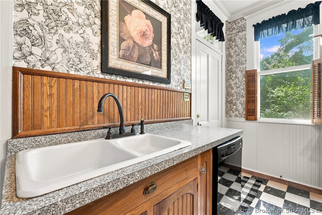 614 N Capitol Avenue Property Photo 18
