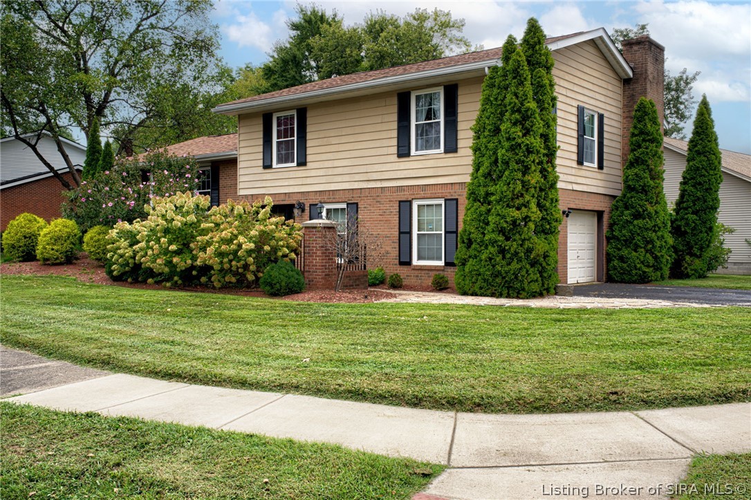 917 Castlewood Drive Property Photo 3