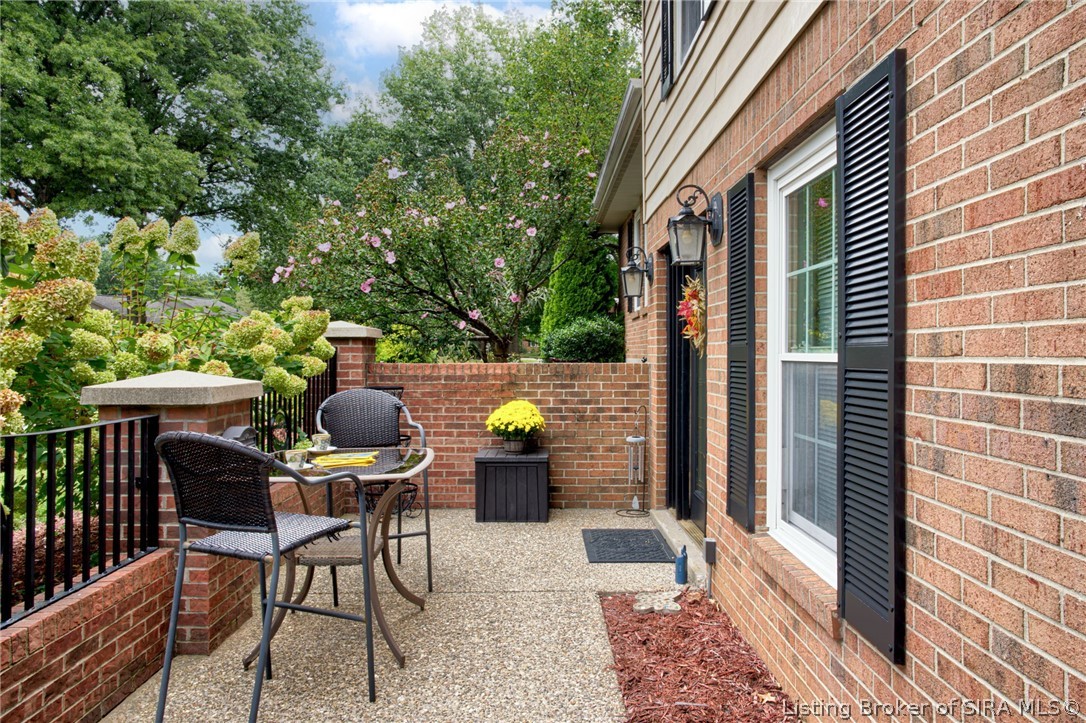 917 Castlewood Drive Property Photo 4