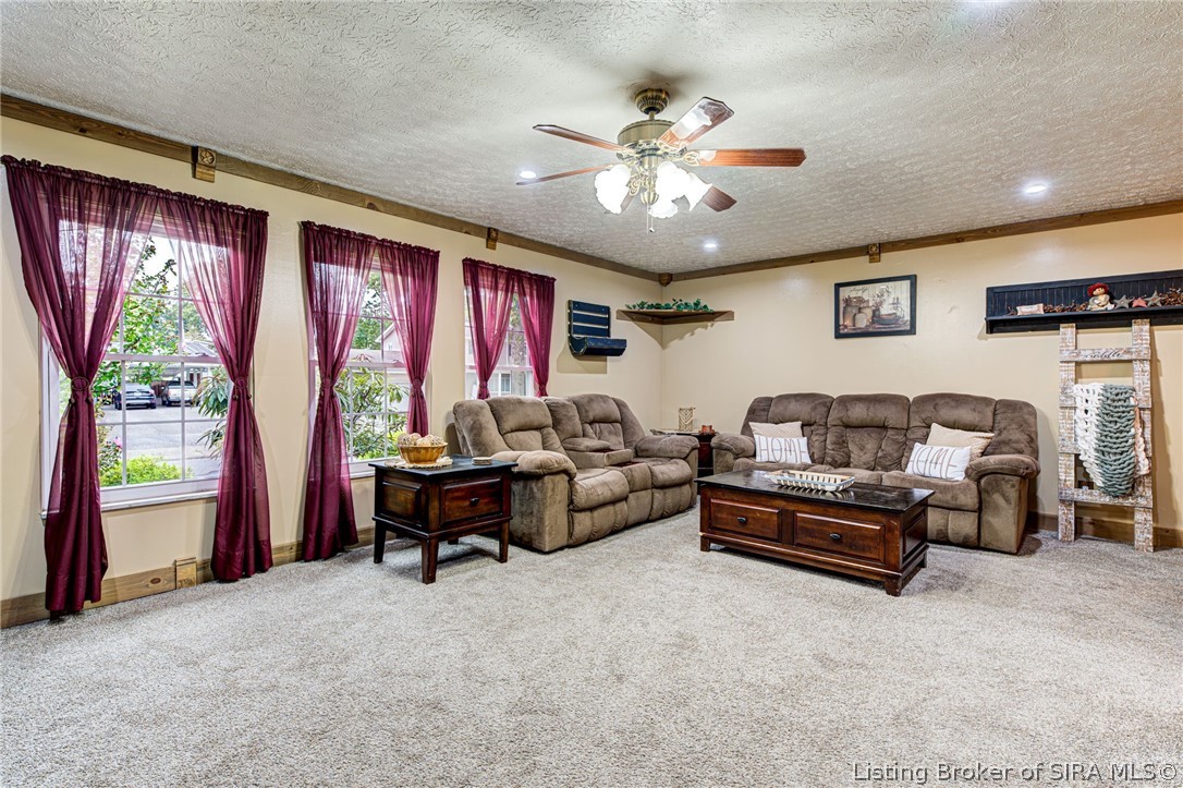 917 Castlewood Drive Property Photo 11