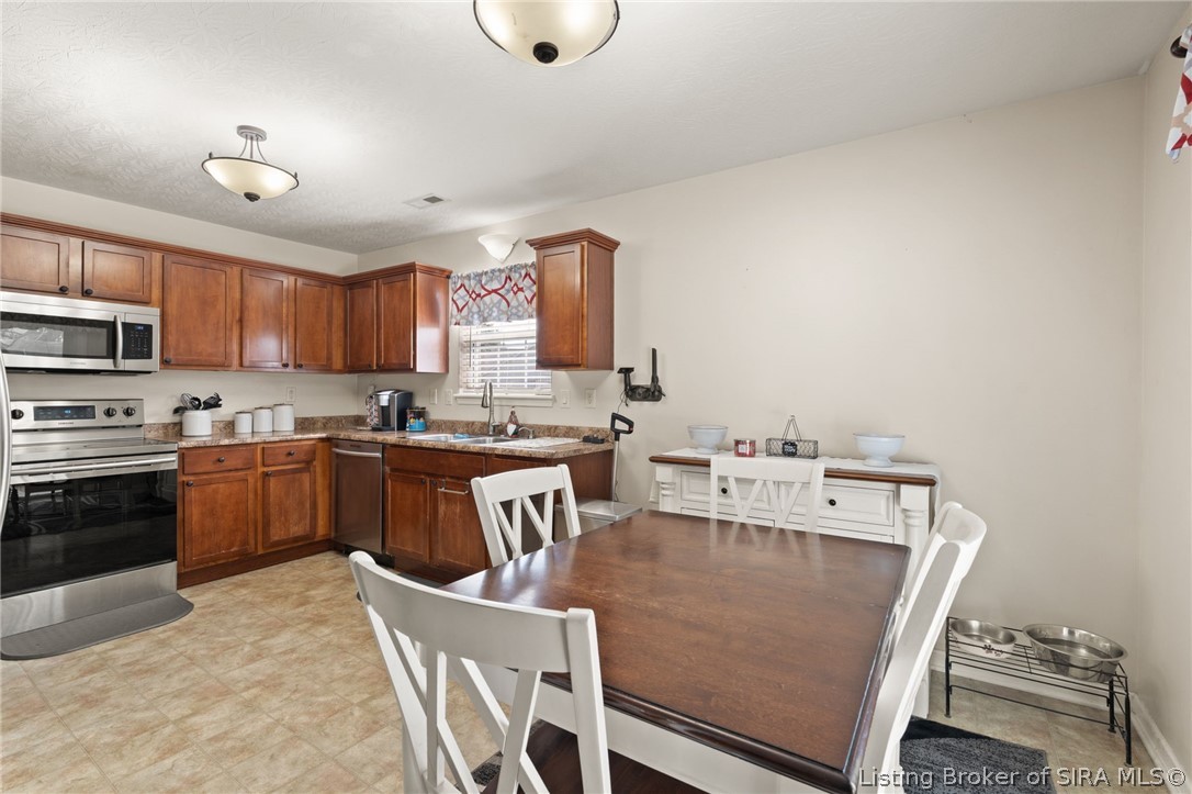 6016 Pine View Court Property Photo 18