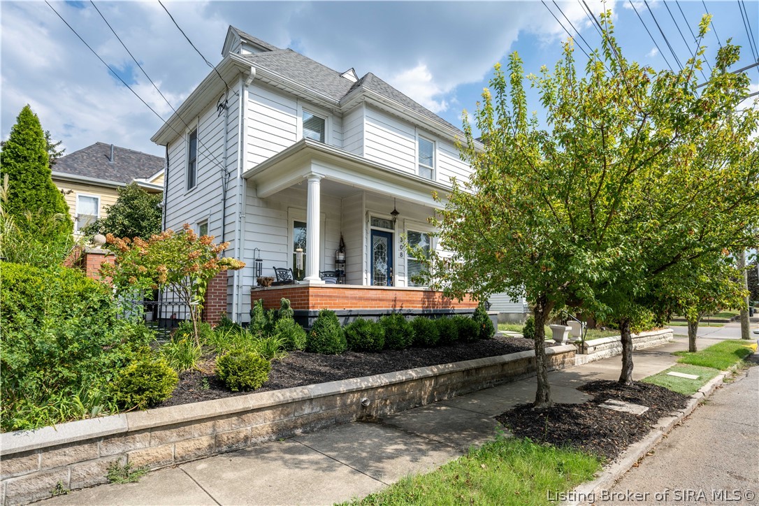 308 E 9th Street Property Photo 1
