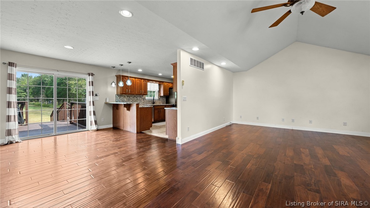 3279 E Lovers Lane Property Photo 3