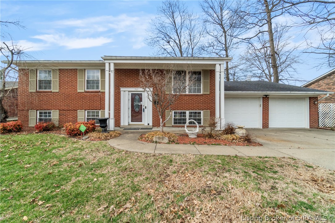 925 Redwood Drive Property Photo 1