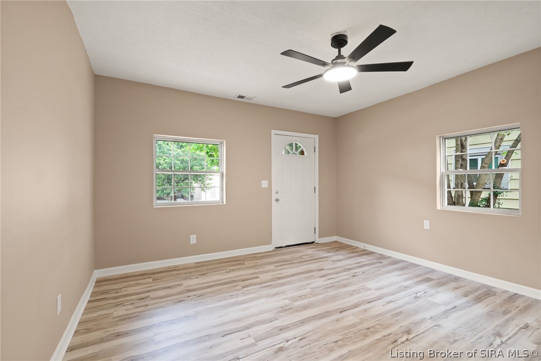 705 W 7th Street Property Photo 4