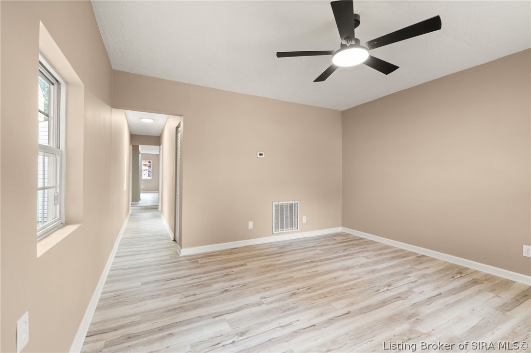 705 W 7th Street Property Photo 5