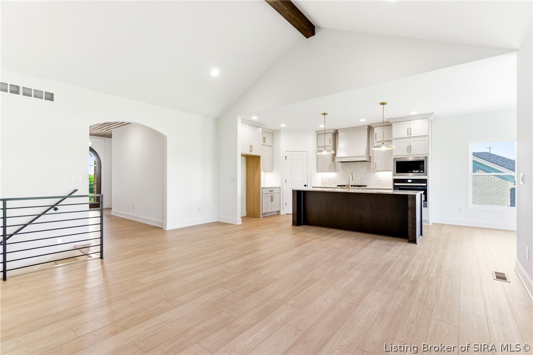 711 Lillian Way Property Photo 9