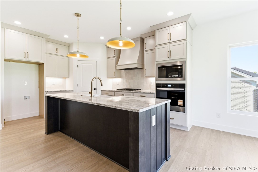 711 Lillian Way Property Photo 14