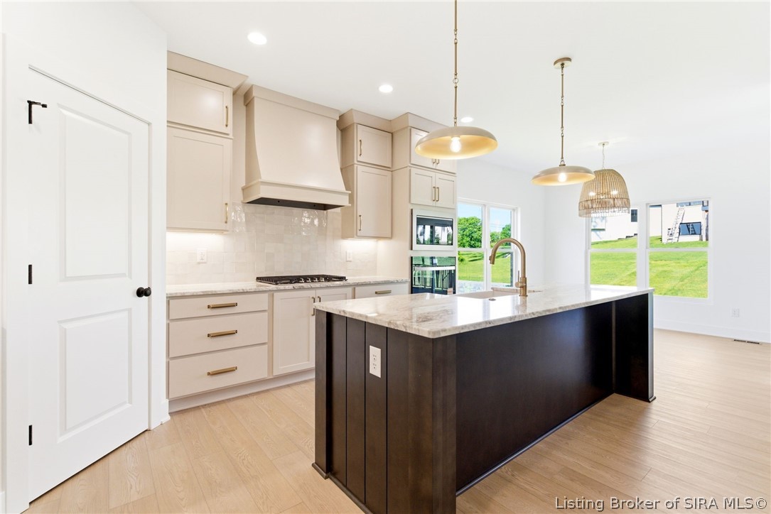 711 Lillian Way Property Photo 15