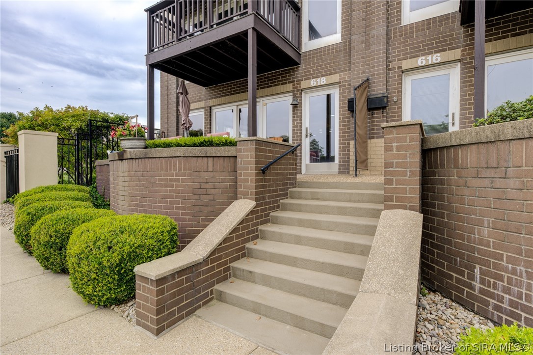 618 W Riverside Drive Property Photo 1