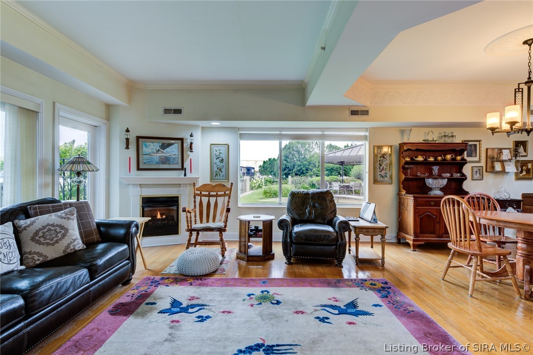 618 W Riverside Drive Property Photo 5