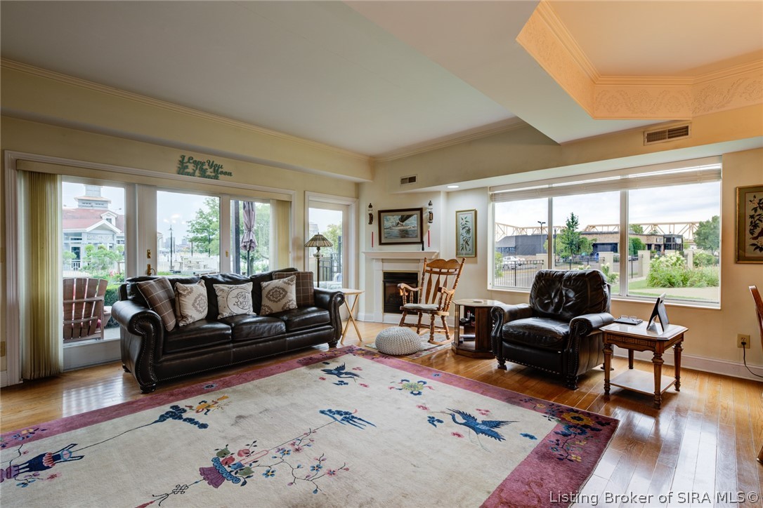 618 W Riverside Drive Property Photo 6
