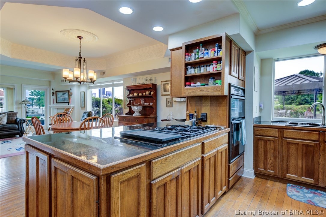618 W Riverside Drive Property Photo 10