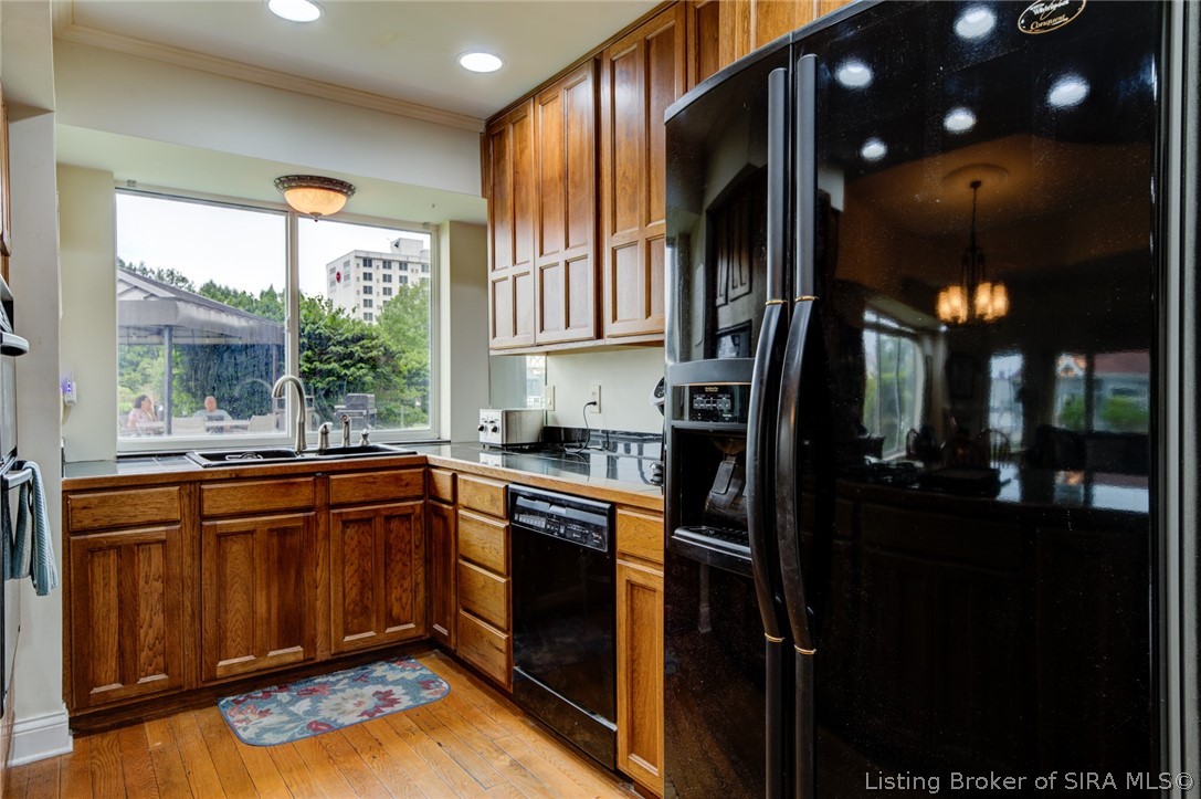 618 W Riverside Drive Property Photo 11