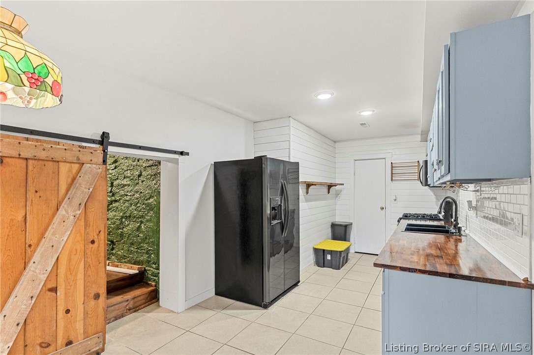 738 Michigan Road Property Photo 8