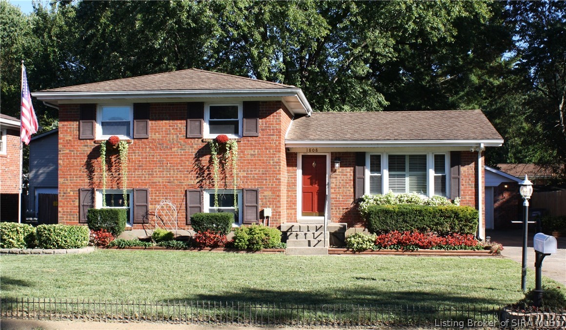 1808 Hunters Trace Property Photo 1