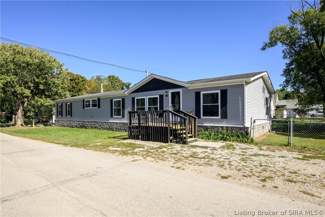 620 Commercial Street Property Photo 1